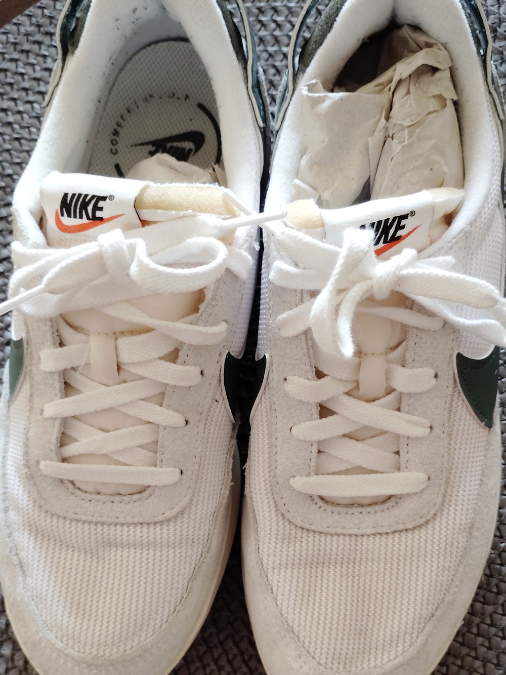 Nike Women's White and Green Low-Top Sneakers